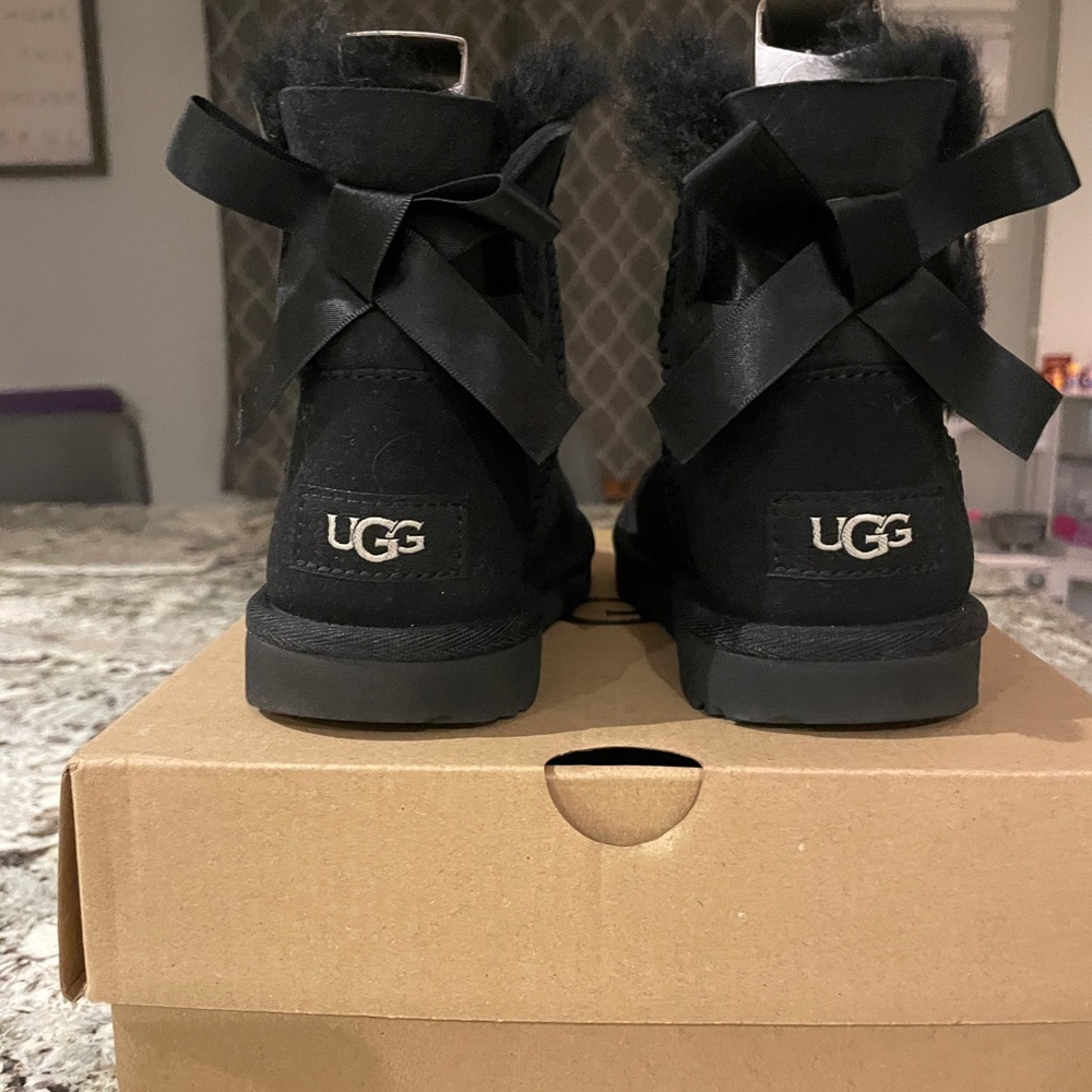 UGG kids Bailey Bow Boot size 12 little kid.